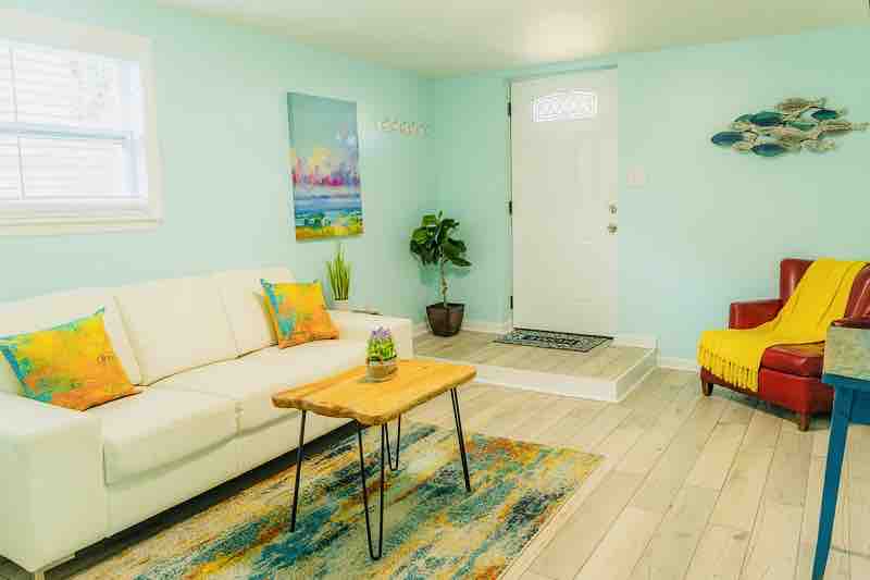 Top performing Airbnb: Bubble Gum Apt “A” 2 blocks to beach in Savannah
