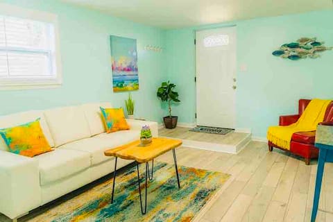 Top performing Airbnb: Bubble Gum Apt “A” 2 blocks to beach in Savannah