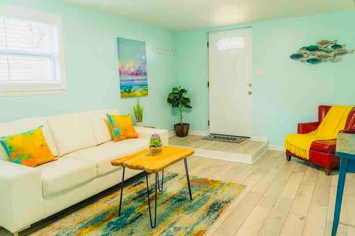 Bubble Gum Apt “A” 2 Blocks To Beach - Tybee Island, GA