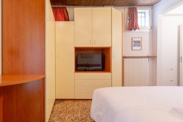 Santo Stefano Apartments – Entire Palace A gallery image 5