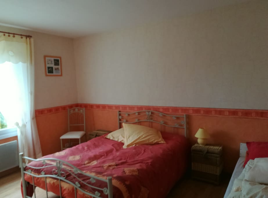 chambre n 2
couchage 140/190 + méridienne 70/120