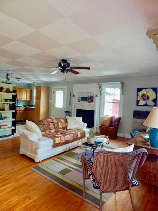 Livingroom and kitchen in the back