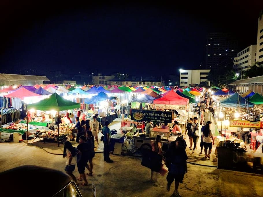 Night trip to Nonthaburi night market (Free ride)