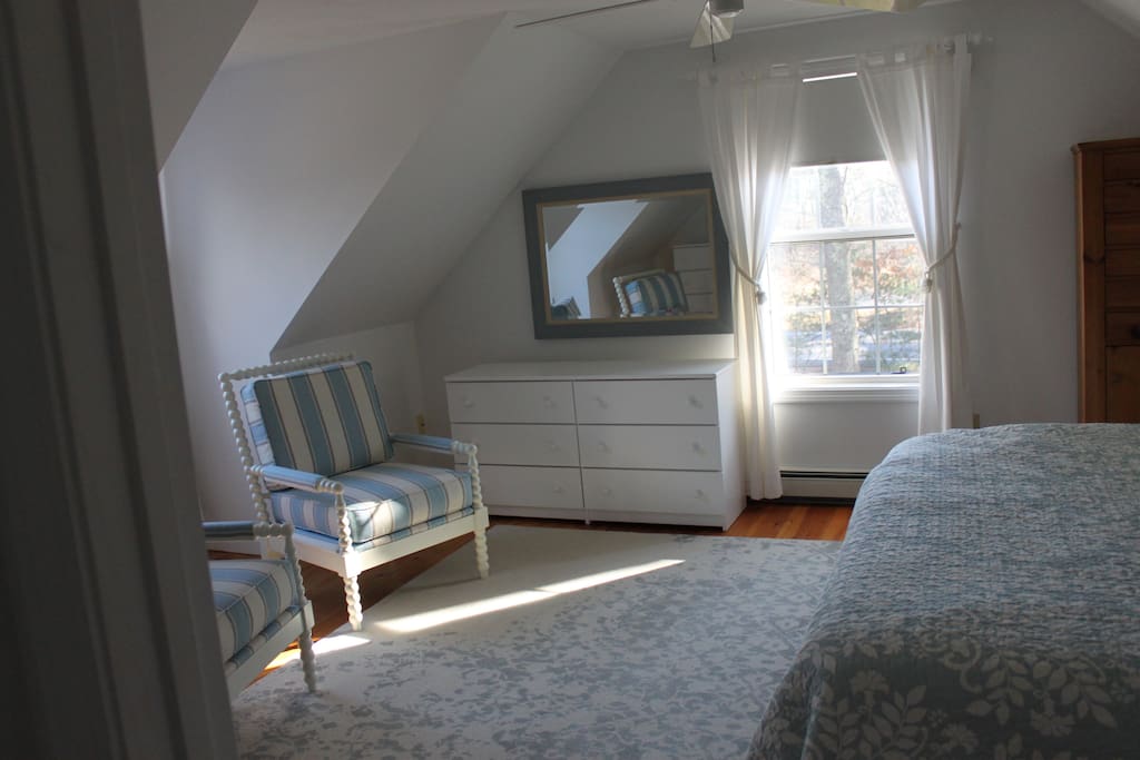 Master bedroom (king).
