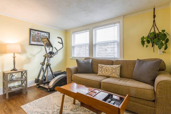 Forest Park “In-law Suite” Apartment.