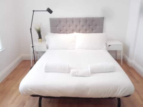 Top performing Airbnb: Airy Modern Park Room Studio LS9 in Richmond Hill