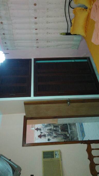 Cuarto con baño amplio