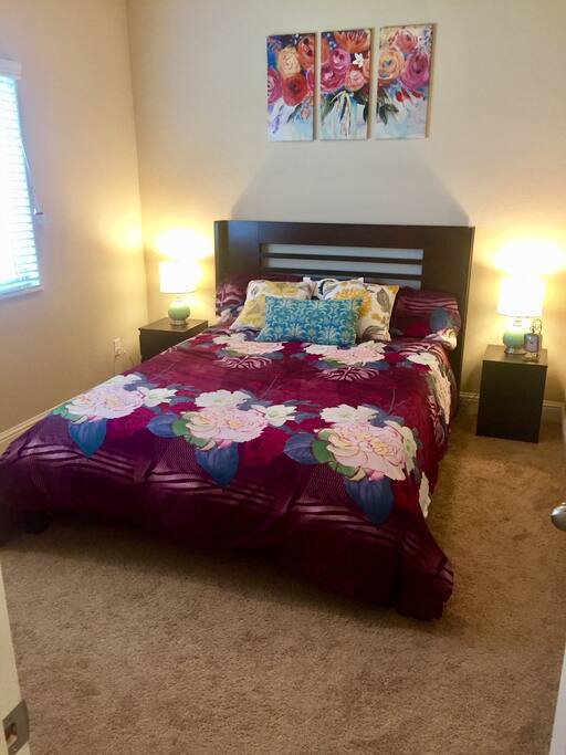 Bedroom queen bed