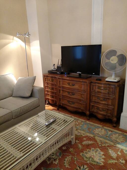 Flat screen TV and 100MBPS fast internet/WiFi