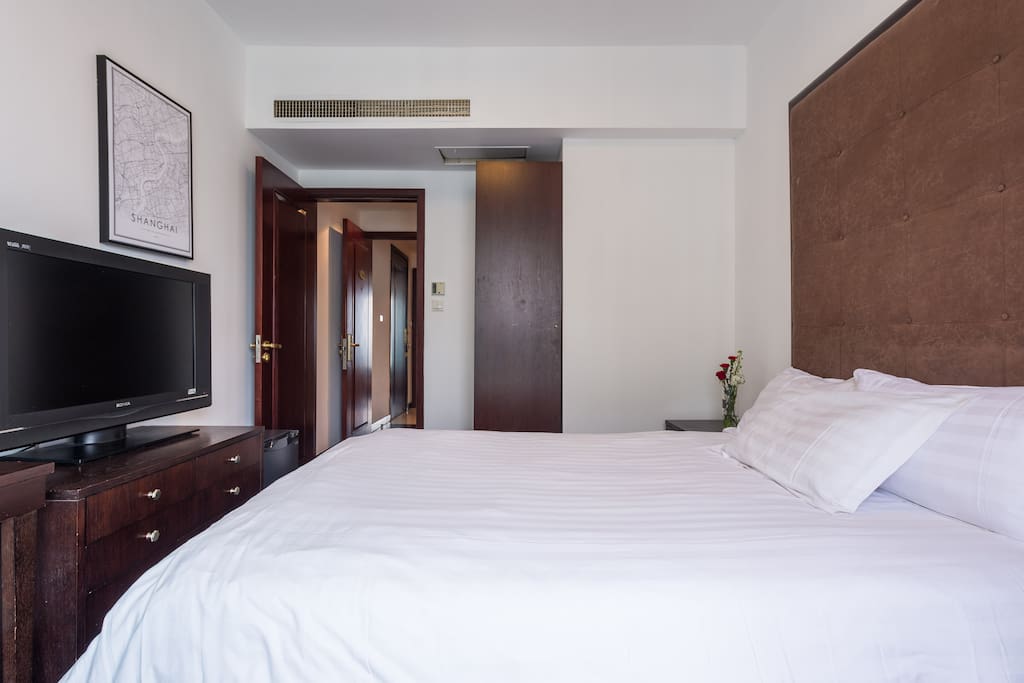 Room has everything you will need including a portable WIFI (yes, you can take if out to the city with you), mini fridge, drinking water, TV (with intl. channels)