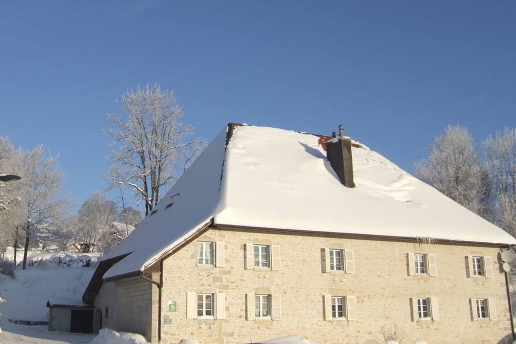Vue de la maison en hiver
