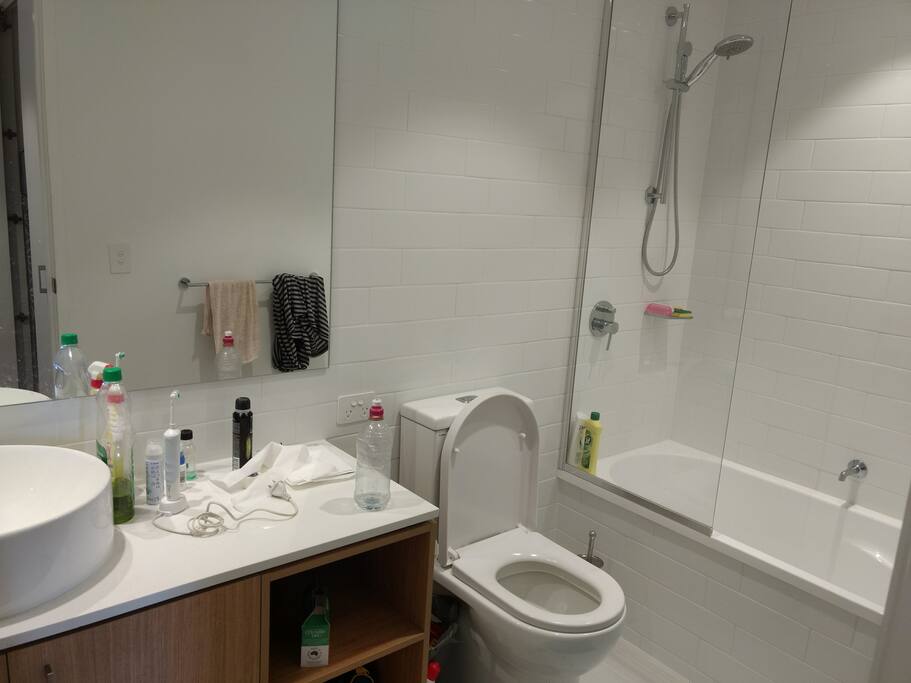 Hot bath and shared bathroom