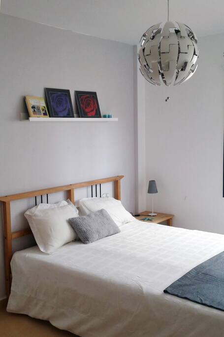 Habtación con cama de matrimonio