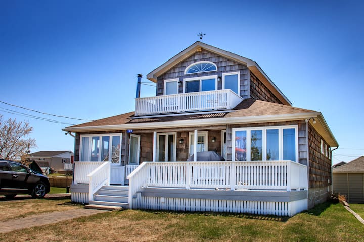 “The Mooring”- Full Beach House with Views