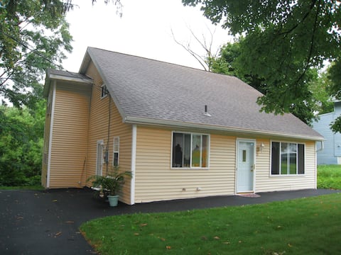 Pristine Cape Cod on the Creek - 4 Large Bedrooms!