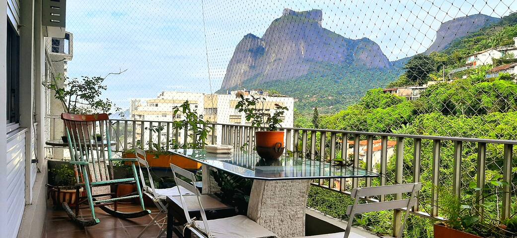 3 rooms, beach and pool, next to Leblon gallery image 3