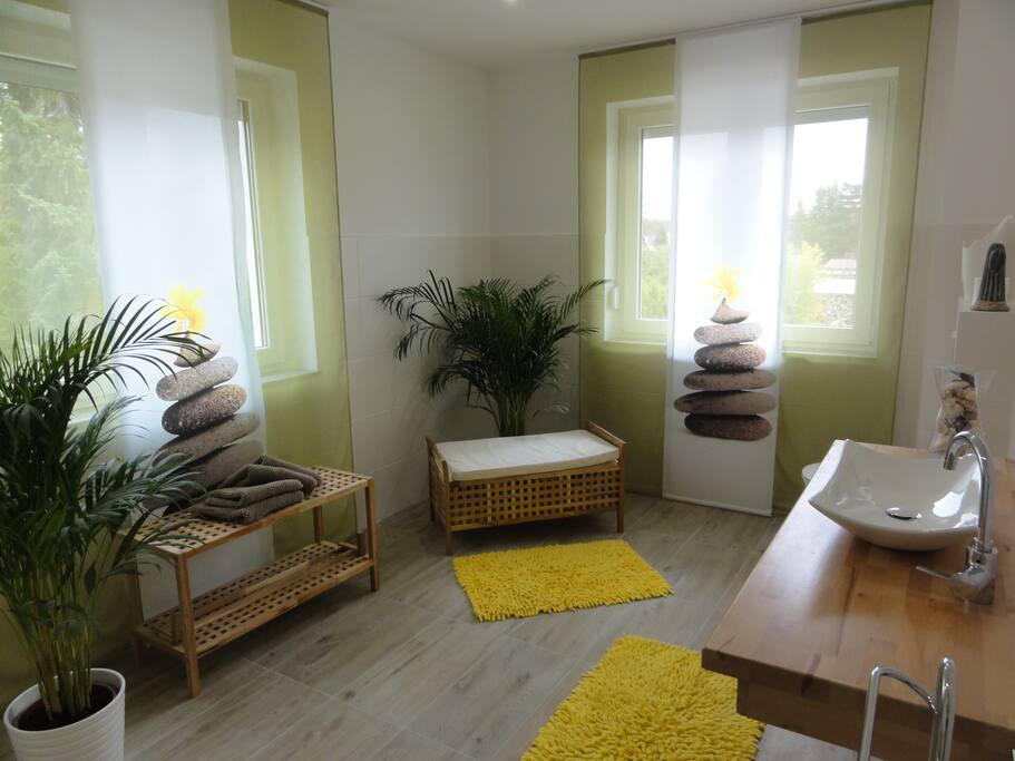 hochwertiges Badezimmer mit Walk in Dusche