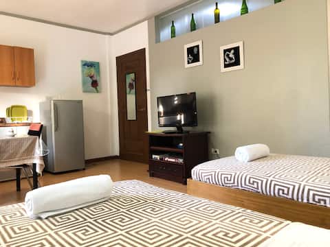 Napoville Suites clean and cozy rm1-6