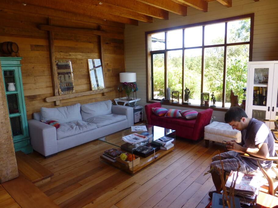 mucha luz interior, hecha con maderas nativas