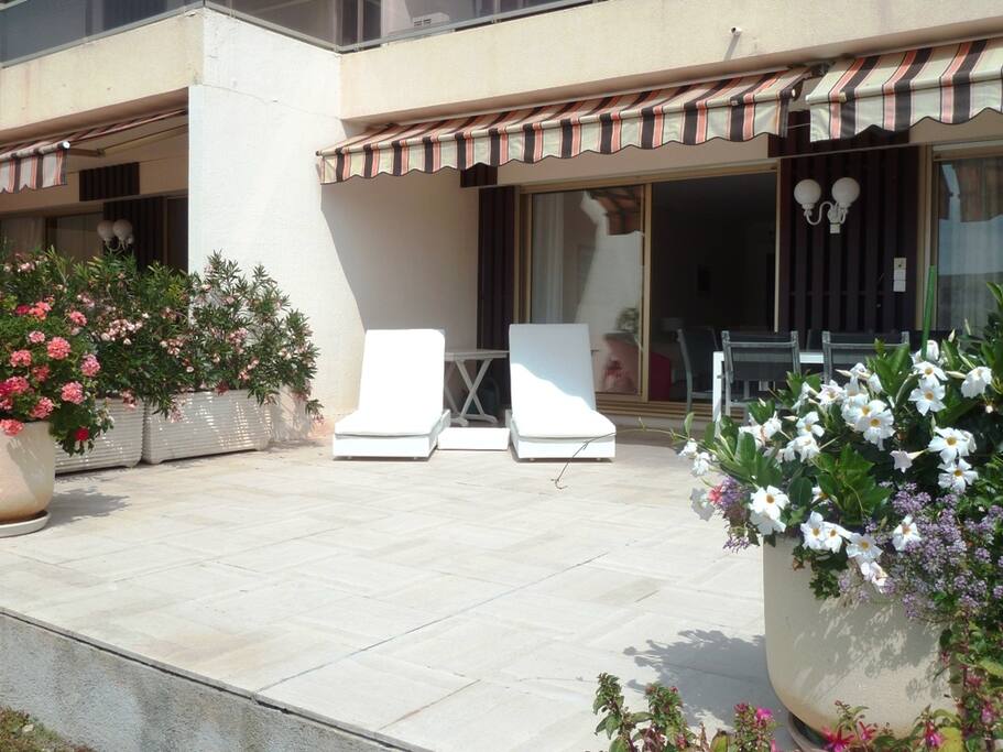 Terrasse de 45 m² donnant dans le parc (1,5 ha)