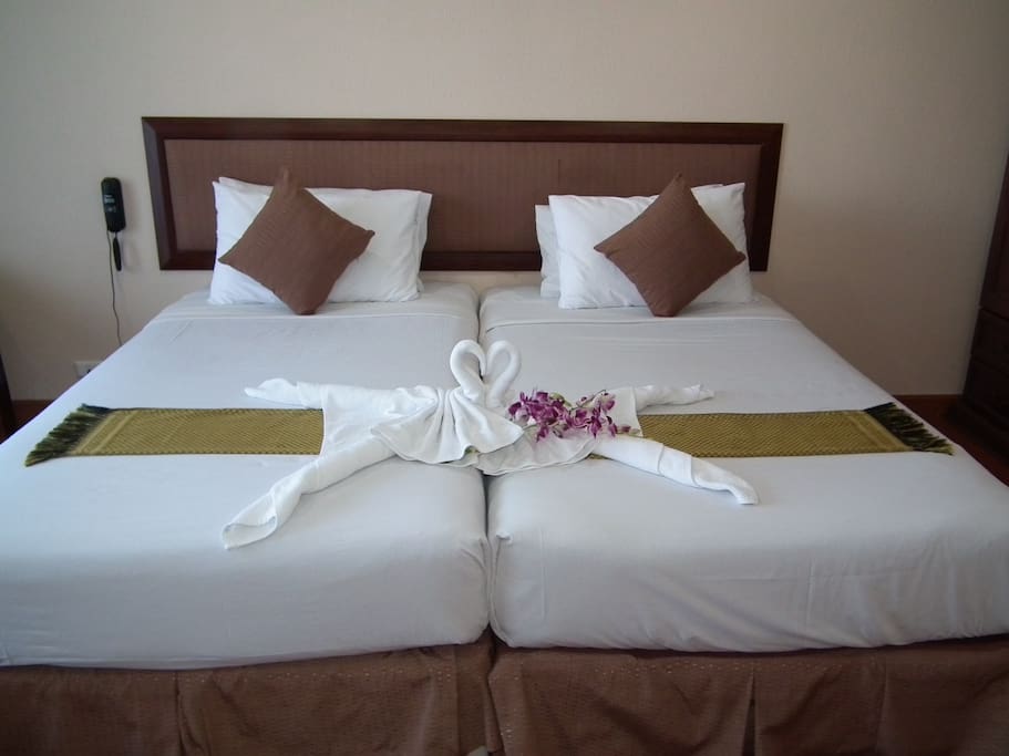 Studio with twin/double bed sea view balcony air-condition TV BIG plasma DVD refrigeration , mini bar , household appliances ,tableware (we have Hairdryer ,Microwave and Ironing table for customer offer FREE) bathroom