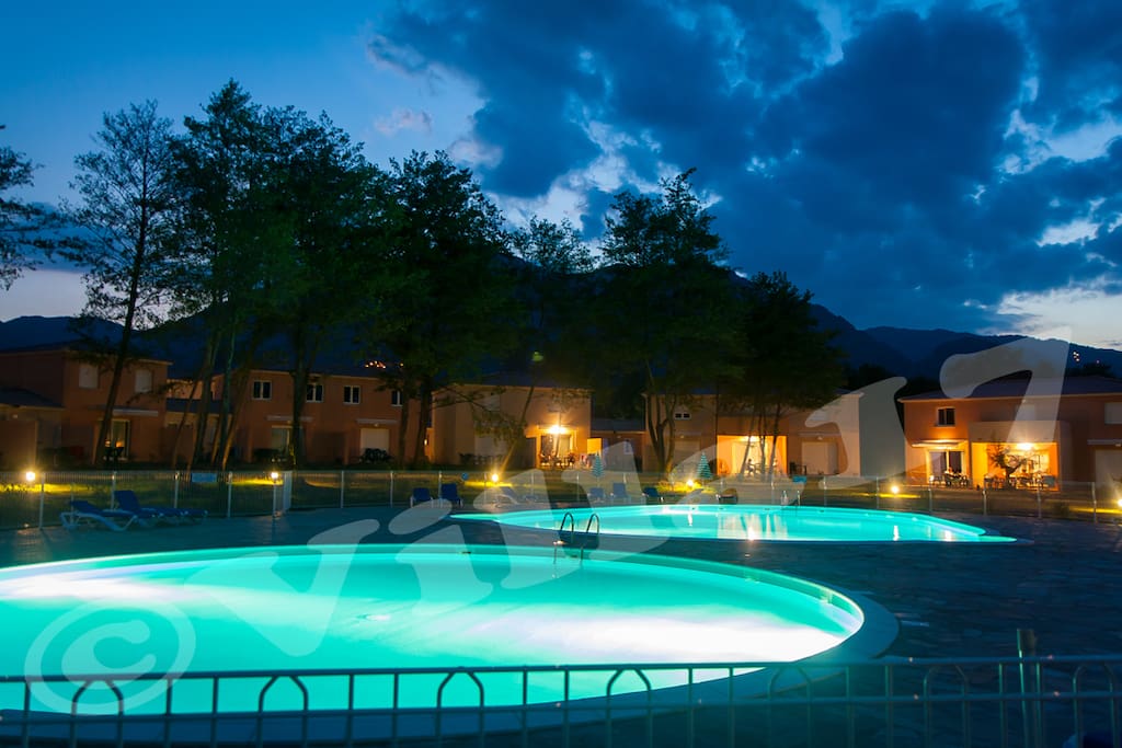Piscines la nuit