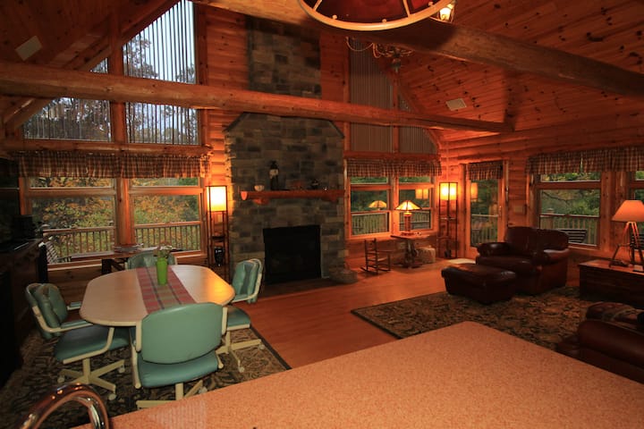Beautiful Cabin On The River Near Midland - Beaverton, MI