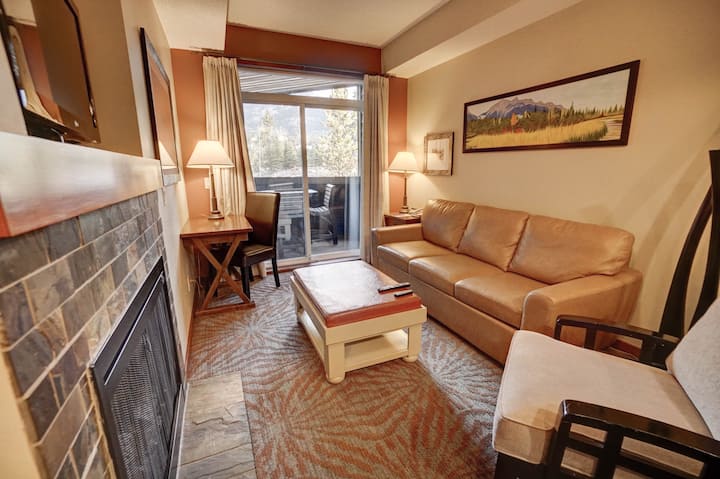 The leather sofa, ottoman, tv, cozy fireplace and mountain views make this living room the perfect place to put your feet up and relax after a big day in the mountains. The sofa folds out into a comfortable sofa bed if needed.
