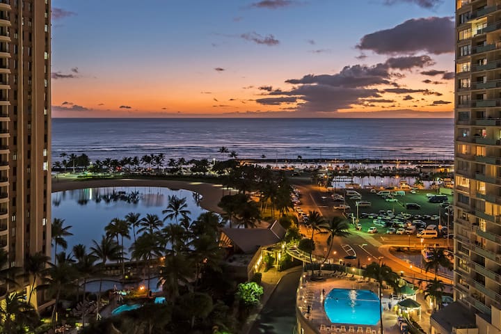 Modern Luxe Ilikai 2BR, Great View, +Free Parking!