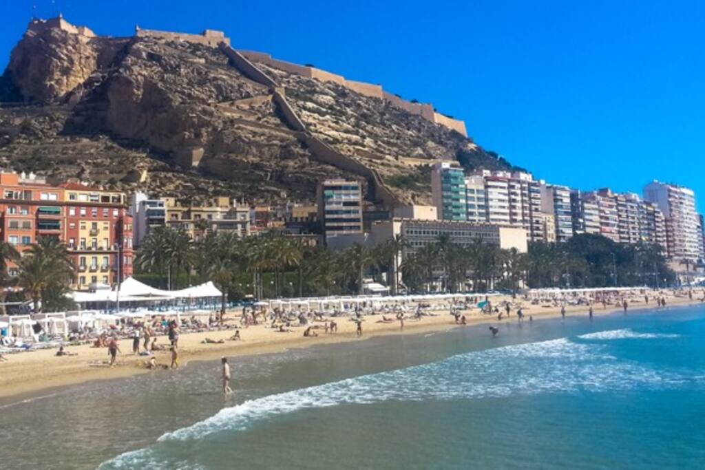 NUESTRA PLAYA URBANA DE ARENA DORADA EL POSTIGUET