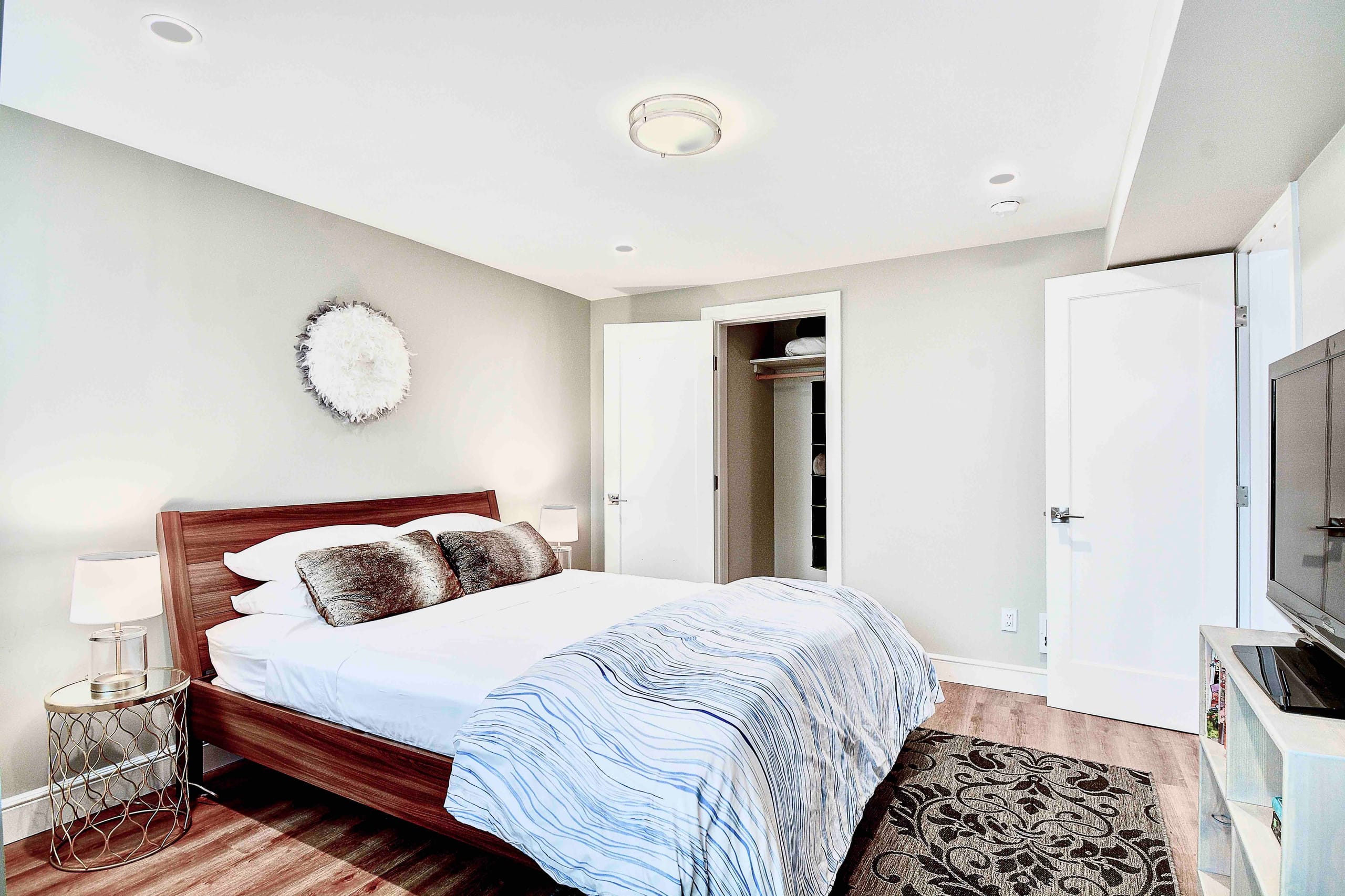 Two Bedroom SF Suite with Private Entrance - Image 8