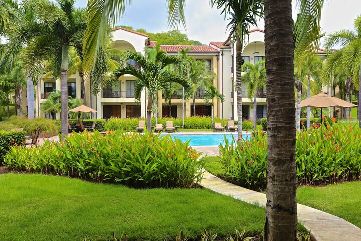 Luxury Condo w/ Terrace, Pools & Beach Club Access