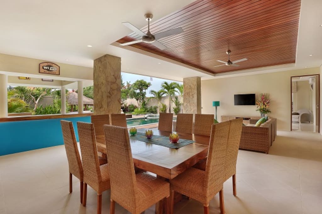 Poolside Dining /living