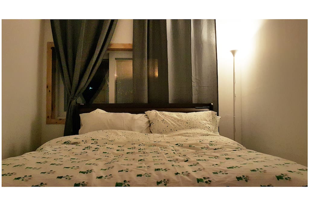Room #1 - Queen bed