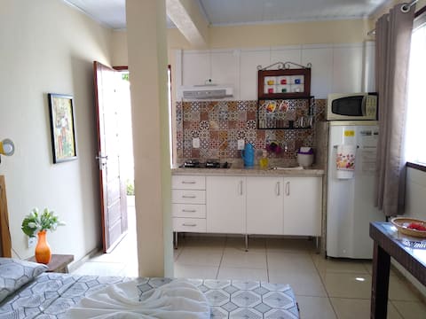 Suíte Externa com Cozinha dentro de Condomínio