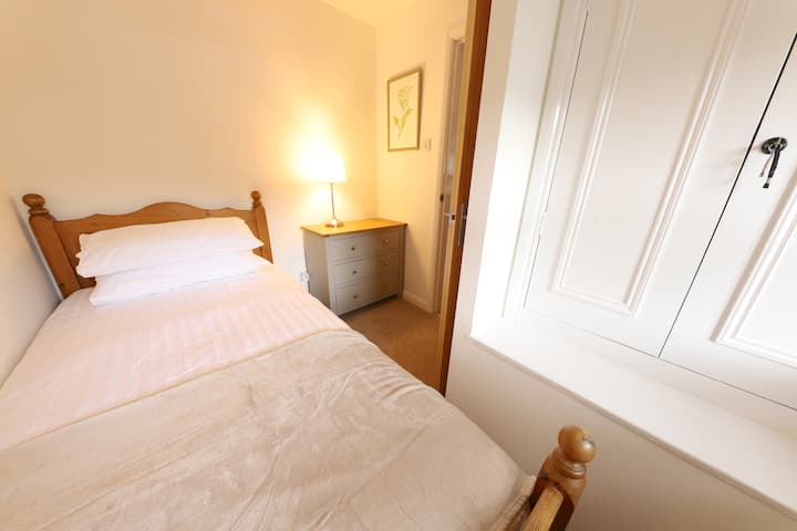 Საძინებელი 3 არის ერთი საძინებელი.