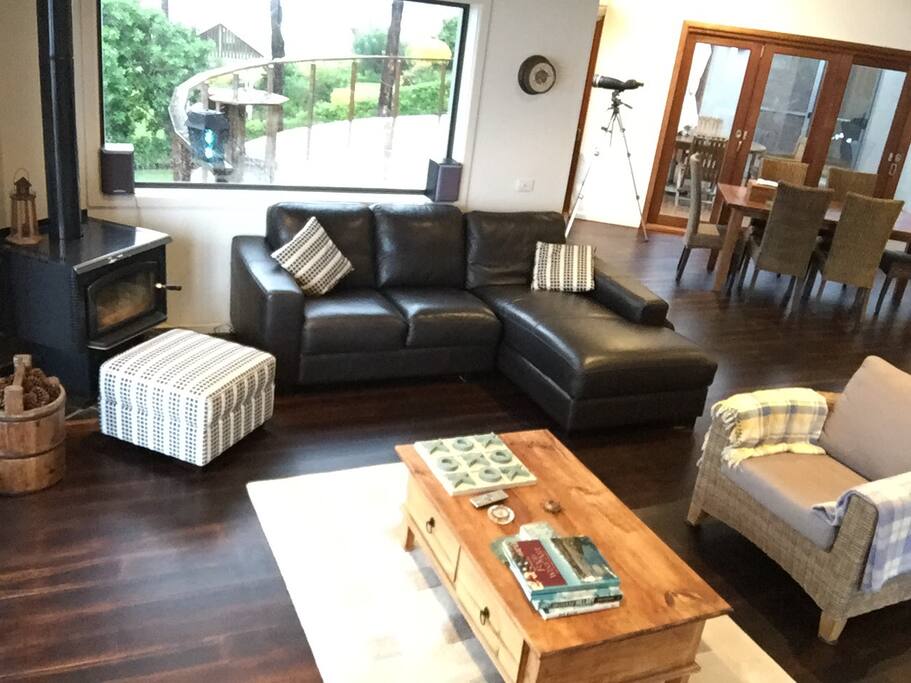 Lounge including the fireplace. Great for winter's nights with a red wine.