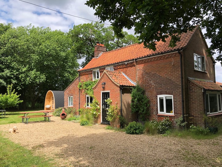 Tranquil Country Cottage & Garden Pod. Great View Cottages for Rent