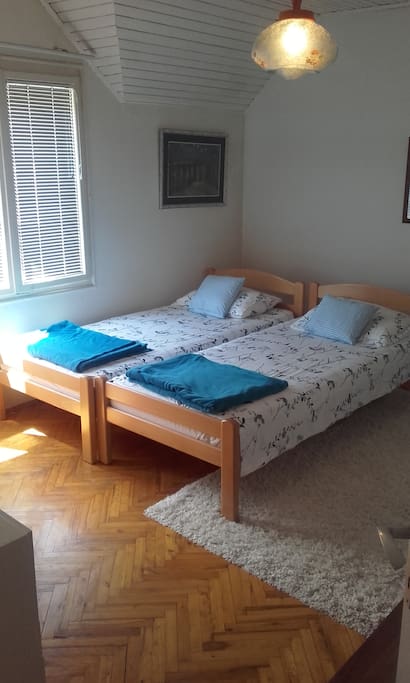 two beds(can be separated)
