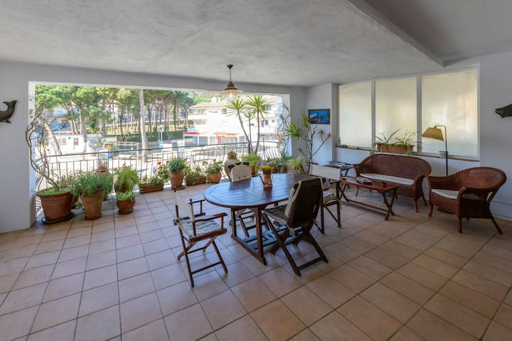 CASA CON TERRAZA PRIMERA LINEA AL LADO PLAYA