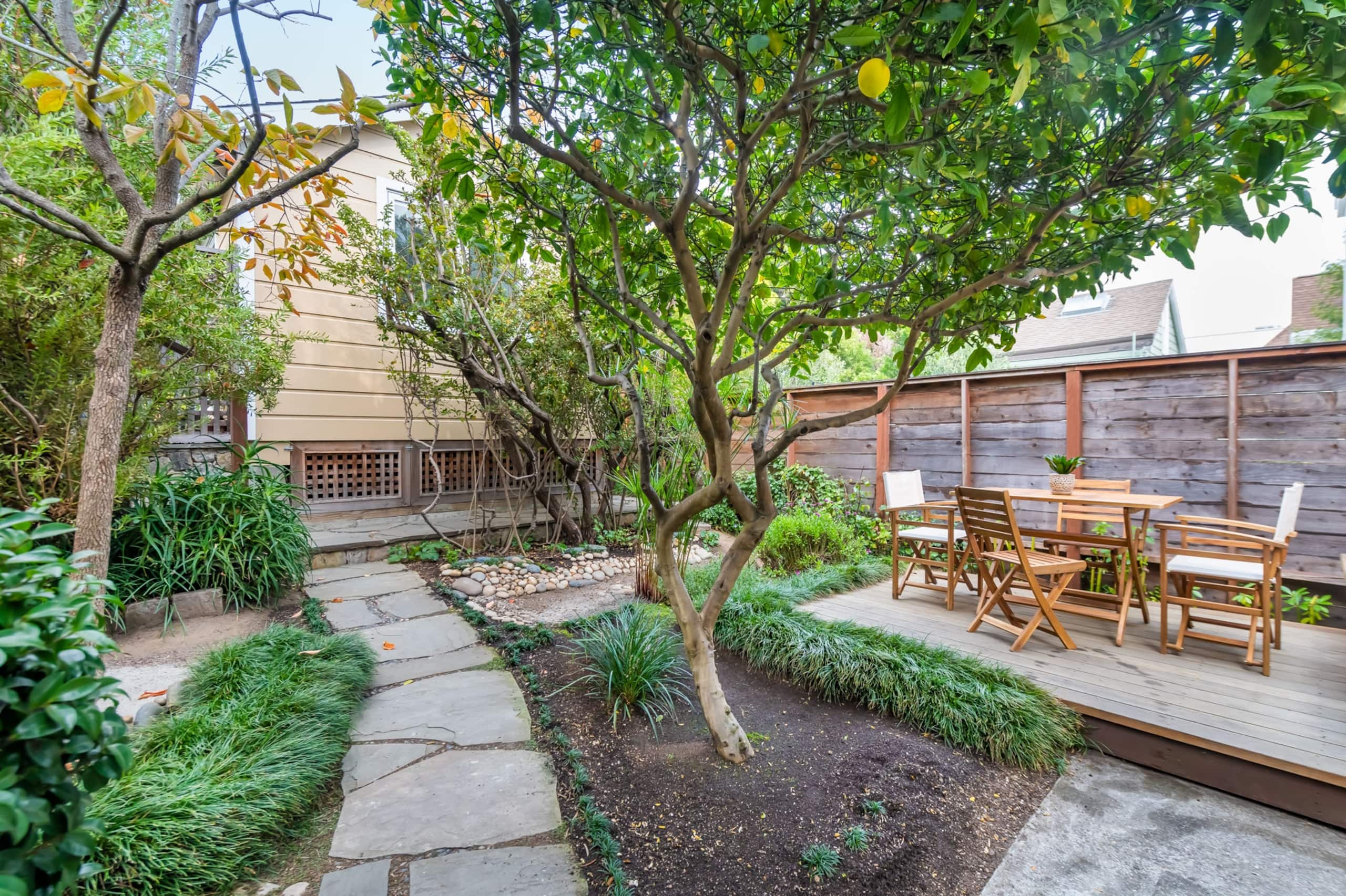 Home in San Francisco · ★4.99 · 2 bedrooms · 2 beds · 1 bath - Image 20
