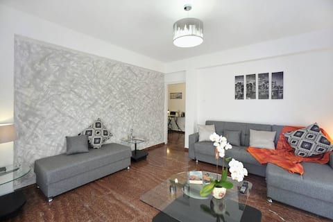 Sun & Sea Apartment in Varkiza