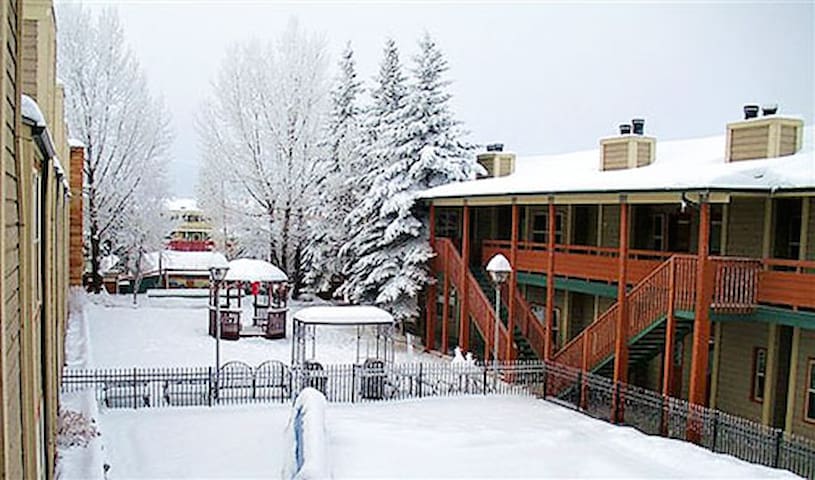 2Br/2Ba Jackson Hole Towncenter near Town Square!