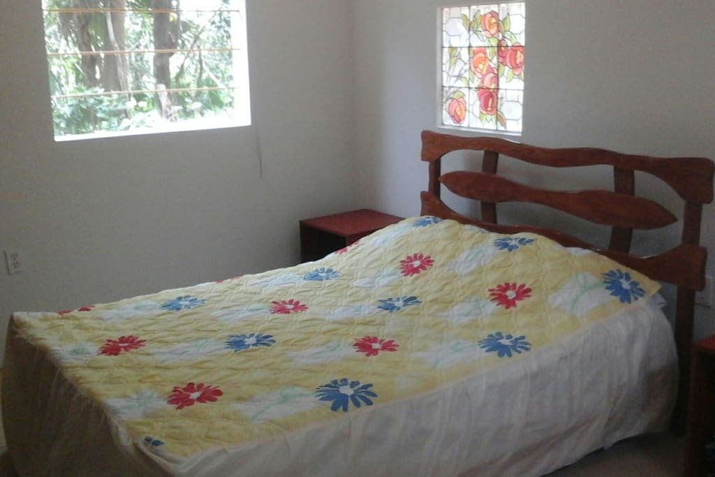 Quiet private spacious cabana, comfy bed, and exceptional jungle view