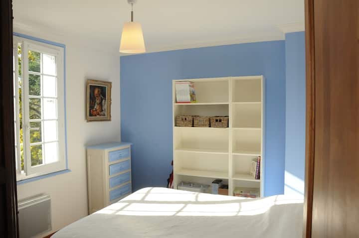 一楼卧室（ 1 ） ，带套内卫生间。