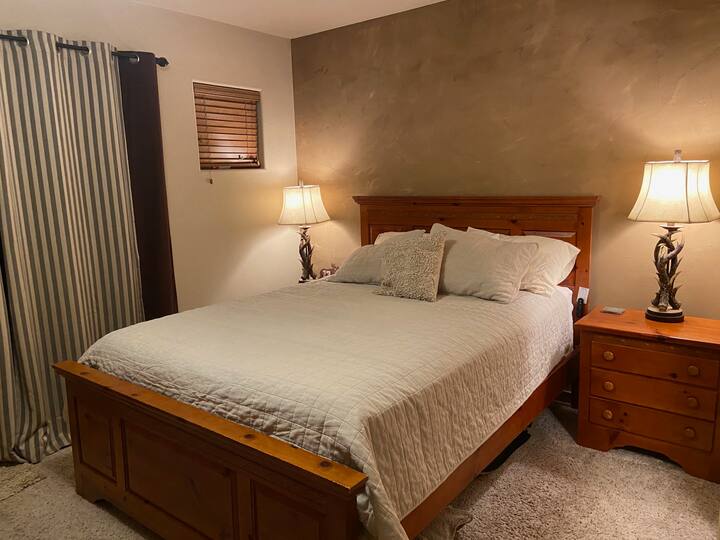 Chambre principale avec accès à la terrasse avec jacuzzi privé