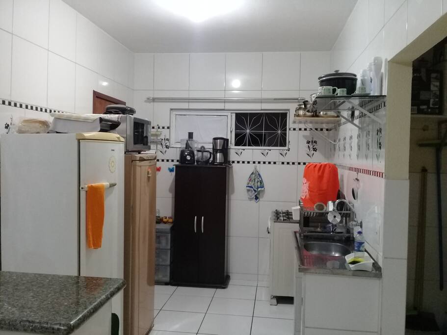 Cozinha com vários utencílios