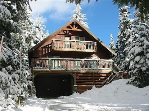 Gov't Camp, Hot Tub, Sauna, Sleep 14, 2 Living Rms