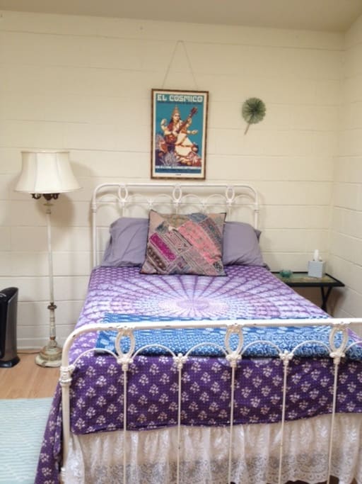 Luna has a double bed with new Serta mattress