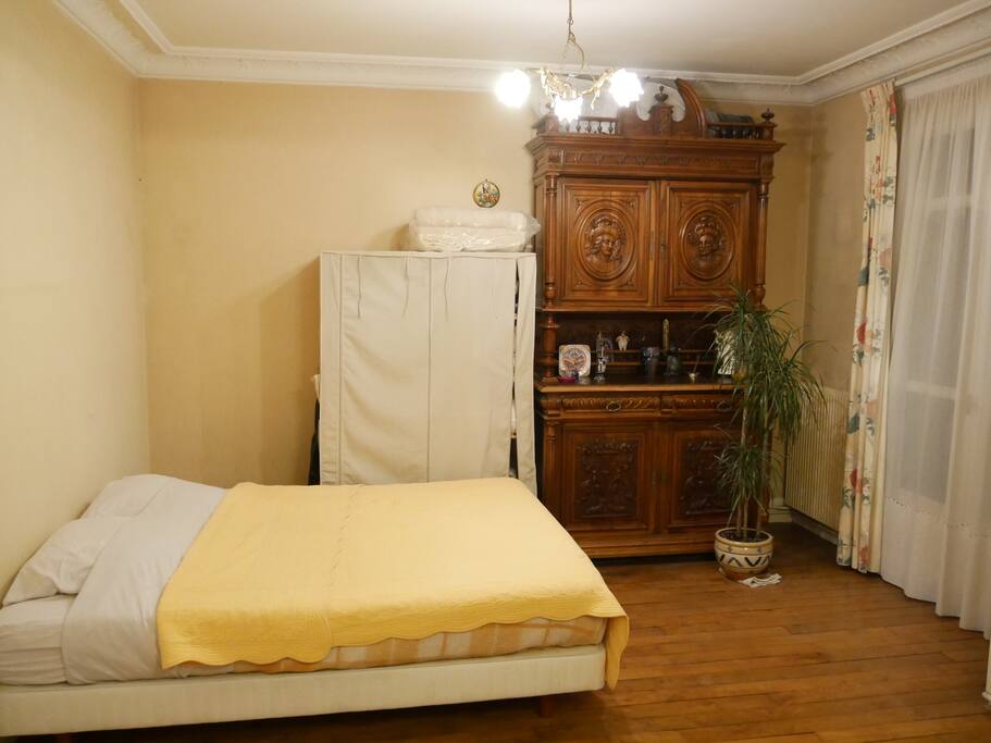 The 2nd comfortable bed : bedsprings (15 cm) and mattress (19 cm thick)